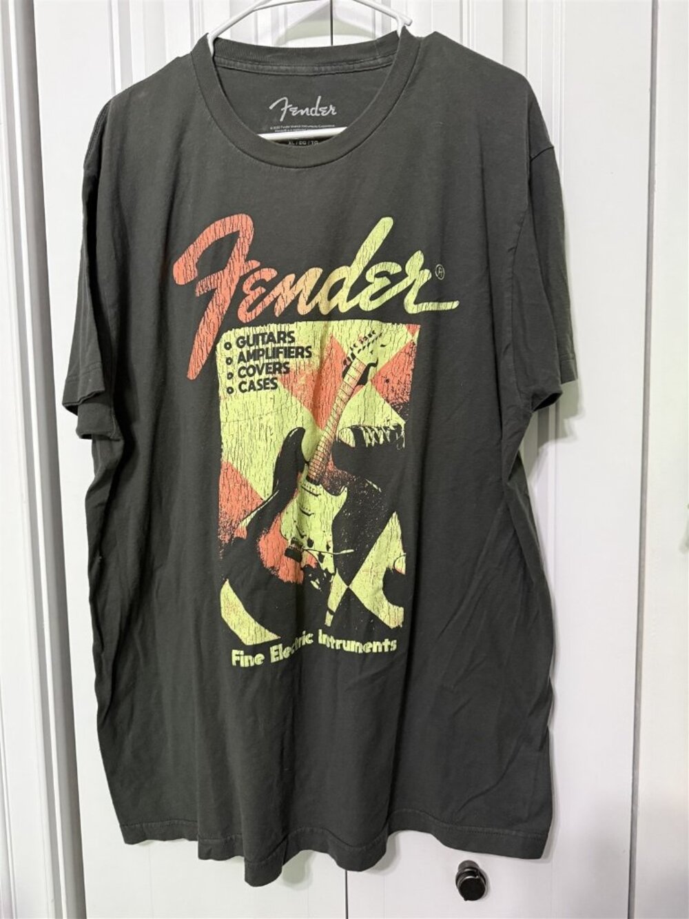 Fender T Shirt Mens XL Fine Electric Instruments Guitar Graphic Gray Green